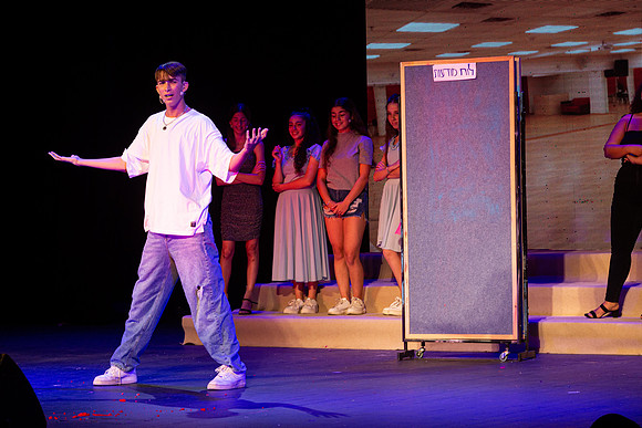 TF_LR-Glee-290621-0056