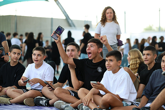 TFeder-SYD-150925-0405