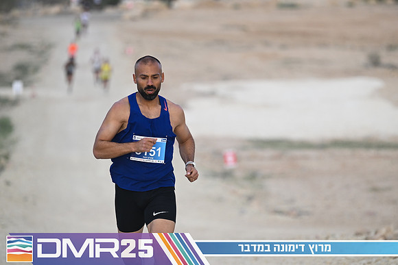 EY_DMR25-0674