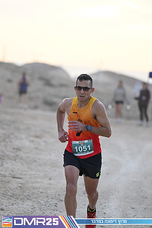 EY_DMR25-0686