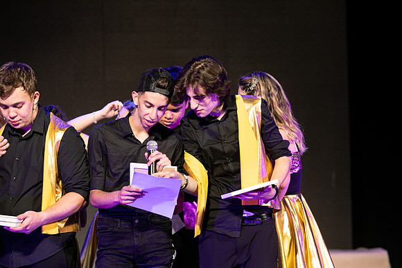 TF_LR-Glee-290621-0581