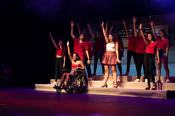 TF_LR-Glee-290621-0160
