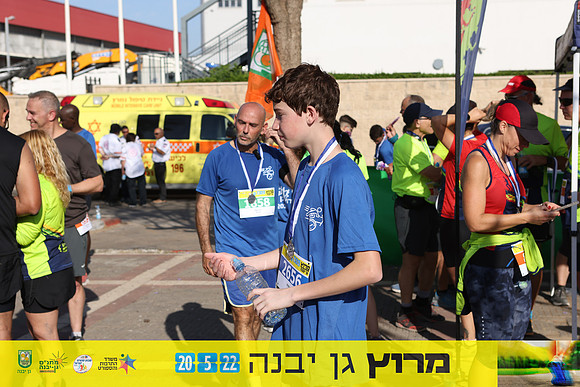 DH_gyr22-1184