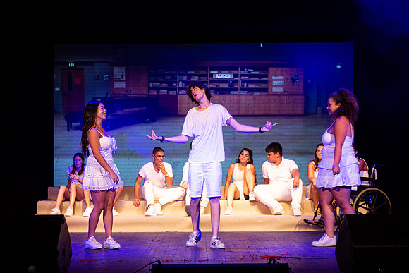TF_LR-Glee-290621-0115