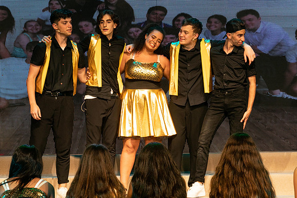 TF_LR-Glee-290621-0519