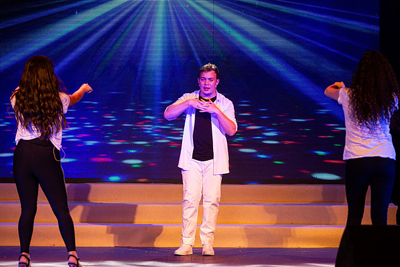 TF_LR-Glee-290621-0173