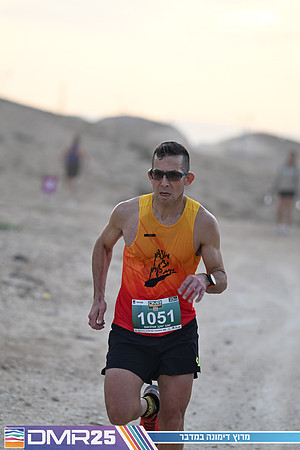 EY_DMR25-0688