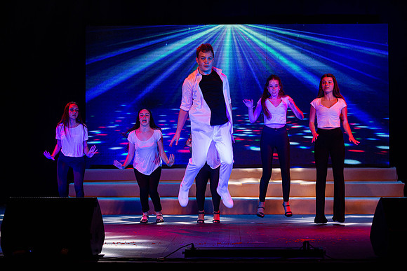 TF_LR-Glee-290621-0175