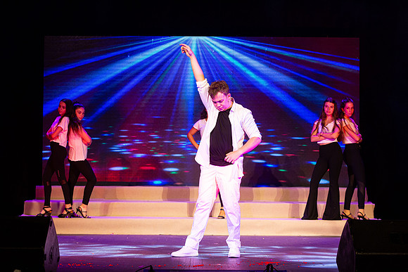 TF_LR-Glee-290621-0179