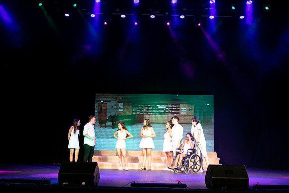 TF_LR-Glee-290621-0128