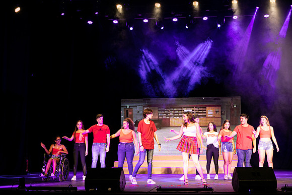 TF_LR-Glee-290621-0145
