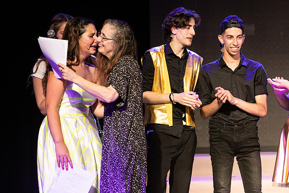 TF_LR-Glee-290621-0556