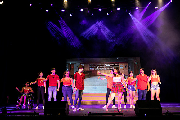 TF_LR-Glee-290621-0146