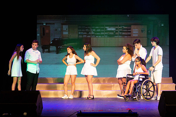 TF_LR-Glee-290621-0124
