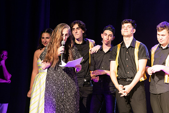 TF_LR-Glee-290621-0536