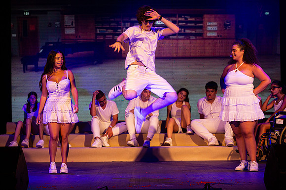 TF_LR-Glee-290621-0118