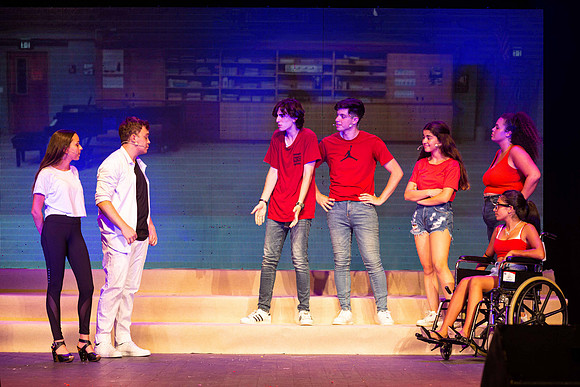 TF_LR-Glee-290621-0169