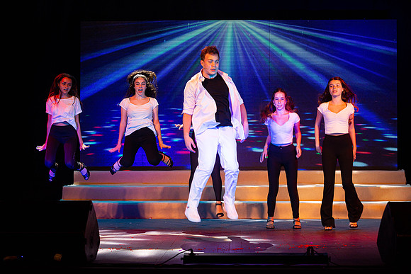 TF_LR-Glee-290621-0176