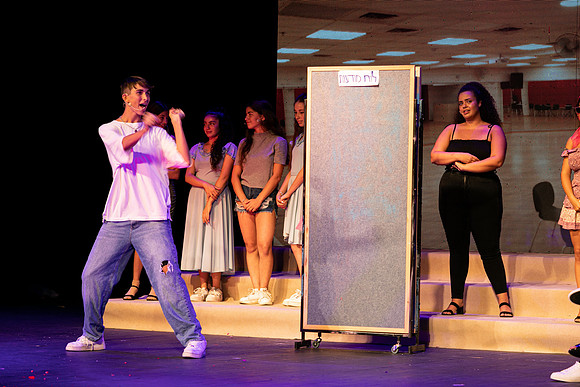 TF_LR-Glee-290621-0058