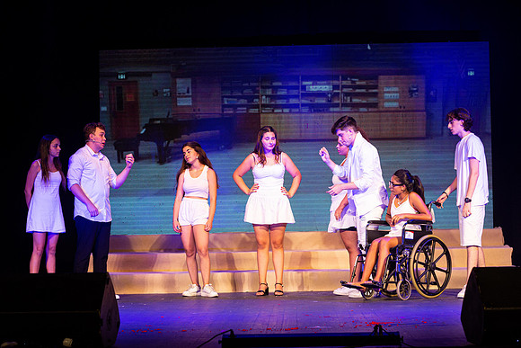 TF_LR-Glee-290621-0125