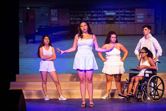 TF_LR-Glee-290621-0127