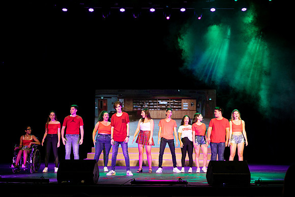 TF_LR-Glee-290621-0140