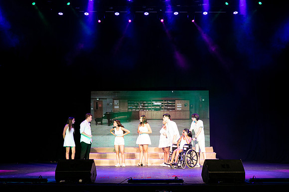 TF_LR-Glee-290621-0129