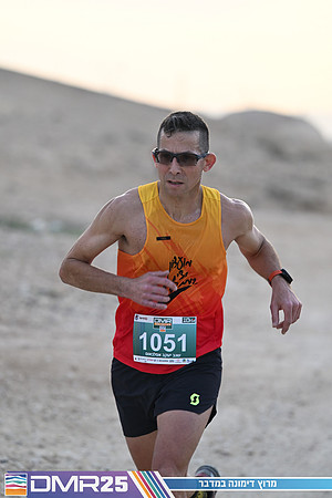 EY_DMR25-0690
